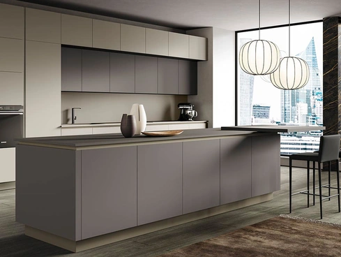 Cucina Moderna con isola Stratos in fenix grigio di Mobilturi